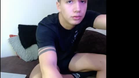 Snapshot of merlyn_0005 chatting on 12.16.25 merlyn_0005 online show from 12.16.25