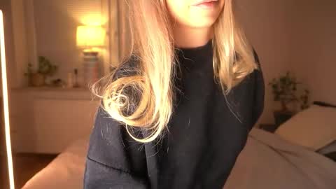 Lara OFFLINE  online show from 02.12.26