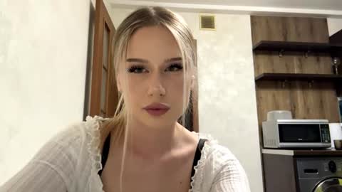 Snapshot of merrileesmoldt chatting on 06.22.26 Stefani online show from 06.22.26