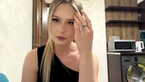 Snapshot of merrileesmoldt chatting on 06.28.26 Stefani online show from 06.28.26