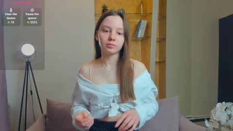 Snapshot of meryldell chatting on 11.13.25 Lollita online show from 11.13.25