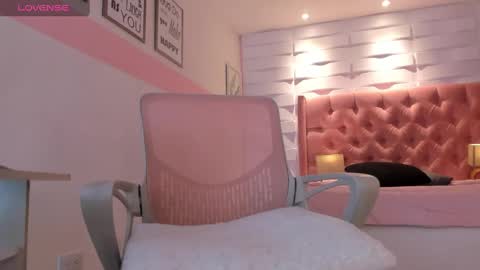 Snapshot of mhellissaw chatting on 02.08.25 melissa online show from 02.08.25