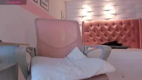 Snapshot of mhellissaw chatting on 02.12.25 melissa online show from 02.12.25