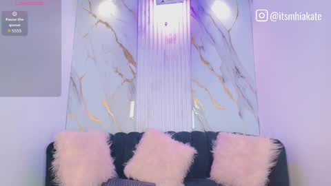 Mhia Kate online show from 09.18.25