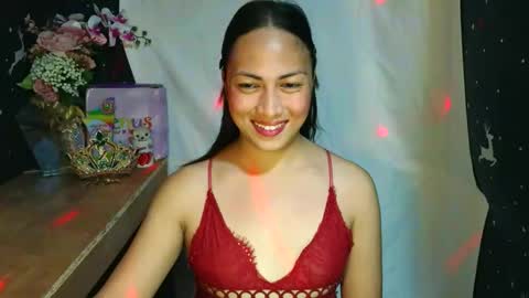 Snapshot of mia0113 chatting on 12.16.25 Mia online show from 12.16.25