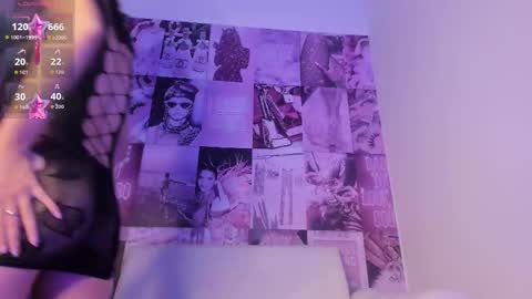 Snapshot of mia120923 chatting on 01.08.26 Mia online show from 01.08.26