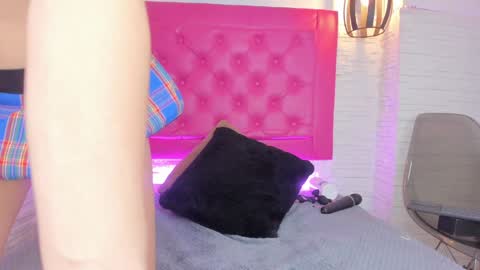 Mia Blonde online show from 01.15.25