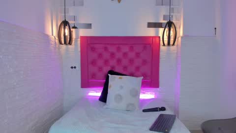 Mia Blonde online show from 01.30.25