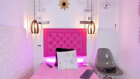 Mia Blonde online show from 02.19.25