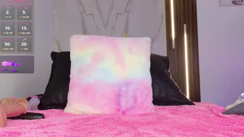 Mia Blonde online show from 10.24.25