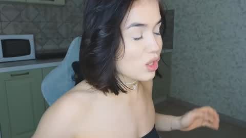 Snapshot of mia___lunaa chatting on 02.18.25 Mia online show from 02.18.25
