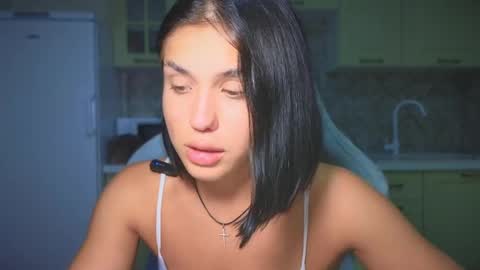 Snapshot of mia___lunaa chatting on 09.18.25 Mia online show from 09.18.25