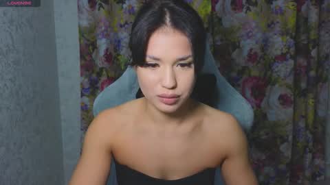 Mia online show from 10.31.25