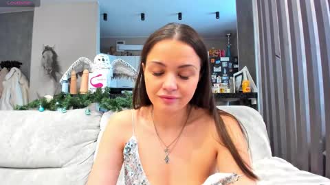 Snapshot of mia___mur chatting on 12.30.24 Mia online show from 12.30.24