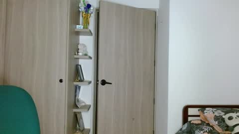 Mia online show from 04.16.26