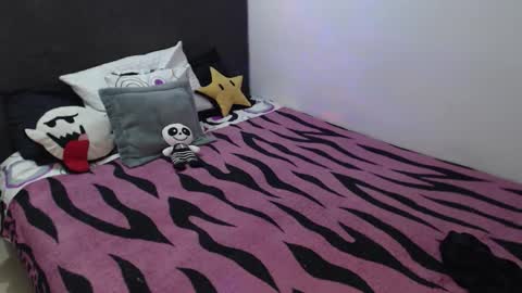 Snapshot of mia_adams_red chatting on 10.22.25 mia online show from 10.22.25