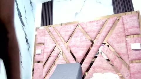 Snapshot of mia_alvares chatting on 11.12.25 Mia online show from 11.12.25