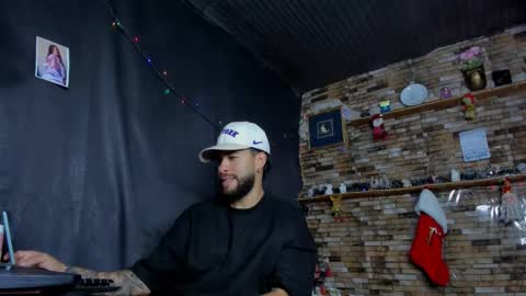 Mia and vincentt model indepent online show from 11.28.25