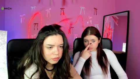 Snapshot of mia_blazing chatting on 03.19.26 Mia online show from 03.19.26