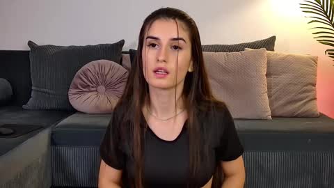 Freya Allen online show from 12.16.25