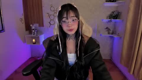 Mia online show from 09.21.25