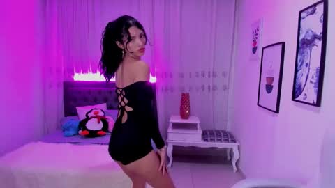 Snapshot of mia_clay1 chatting on 11.27.25 Mia online show from 11.27.25