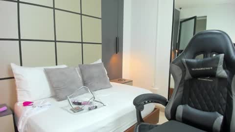 M I A  online show from 10.28.25