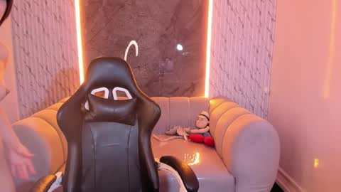 Snapshot of mia_collins_b chatting on 11.14.25 mia_collins_b online show from 11.14.25