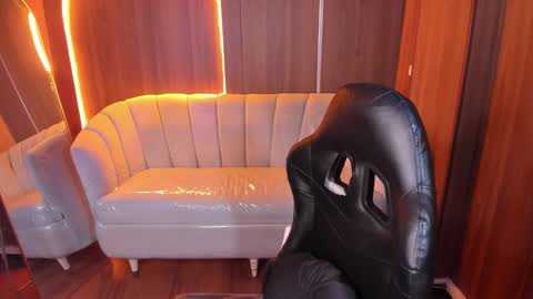 Snapshot of mia_collins_b chatting on 12.21.25 mia_collins_b online show from 12.21.25