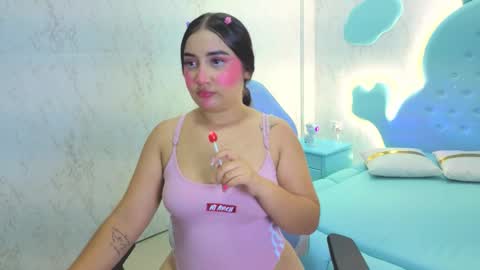 Snapshot of mia_cuttee chatting on 11.11.25 Mia Cuttee online show from 11.11.25