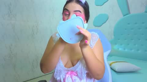 Snapshot of mia_cuttee chatting on 11.24.25 Mia Cuttee online show from 11.24.25