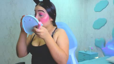 Snapshot of mia_cuttee chatting on 11.25.25 Mia Cuttee online show from 11.25.25