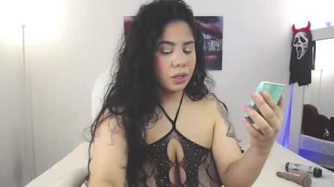 Snapshot of mia_downson chatting on 01.31.25 Mia online show from 01.31.25