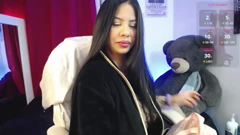 Snapshot of mia_downson chatting on 11.03.25 Mia online show from 11.03.25