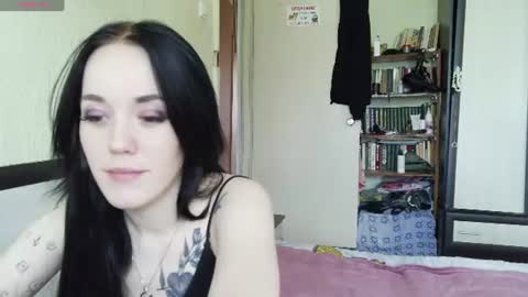 Mia and Jenny online show from 08.03.26