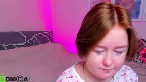 Snapshot of mia_ferd chatting on 10.23.25 Mia online show from 10.23.25