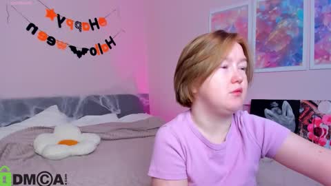 Snapshot of mia_ferd chatting on 10.29.25 Mia online show from 10.29.25