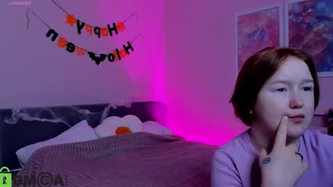 Snapshot of mia_ferd chatting on 11.04.25 Mia online show from 11.04.25