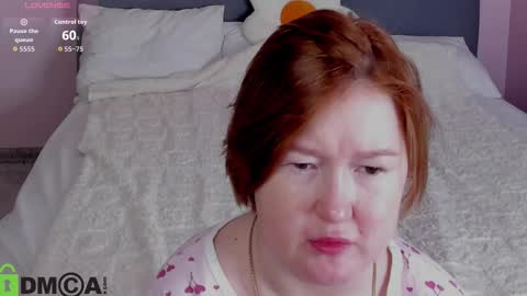 Snapshot of mia_ferd chatting on 11.18.25 Mia online show from 11.18.25