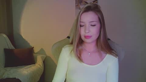 Snapshot of mia_fleur_ chatting on 04.24.26 Mia online show from 04.24.26