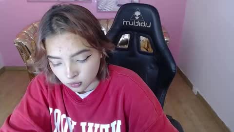 Mia online show from 10.17.25