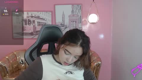 Mia online show from 12.21.25