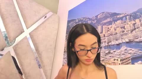 Snapshot of mia_fowler7 chatting on 10.09.25 MIA online show from 10.09.25