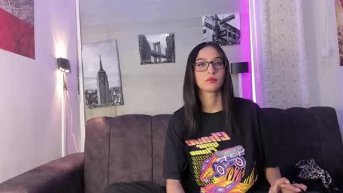 Snapshot of mia_fowler7 chatting on 10.19.25 MIA online show from 10.19.25