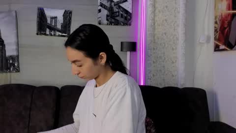 Snapshot of mia_fowler7 chatting on 10.22.25 MIA online show from 10.22.25