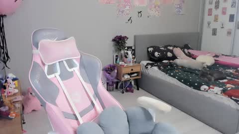 MIA HELP ME REACH 100 LIKES online show from 01.22.25