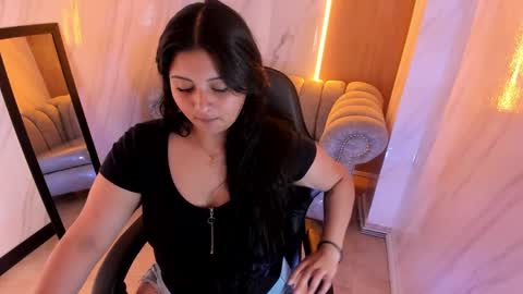 Mia online show from 10.06.25