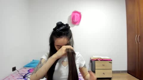 Snapshot of mia_kanee chatting on 12.29.24 mia kaneee online show from 12.29.24