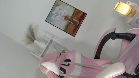 Your Pretty Petite Mia  online show from 02.25.26