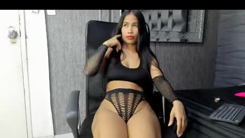 Snapshot of mia_kleim chatting on 01.10.25 MIA KLEIM online show from 01.10.25